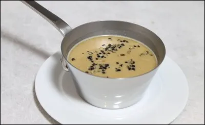 Quel alcool est le plus souvent utilisé pour faire une sauce au poivre ?