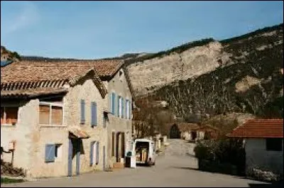 Je vous emm&egrave;ne en r&eacute;gion P.A.C.A., &agrave; La Piarre. Village au pied de la Montagne de l'Aup, &agrave; 880 m&egrave;tres d'altitude, il se situe dans le d&eacute;partement ...