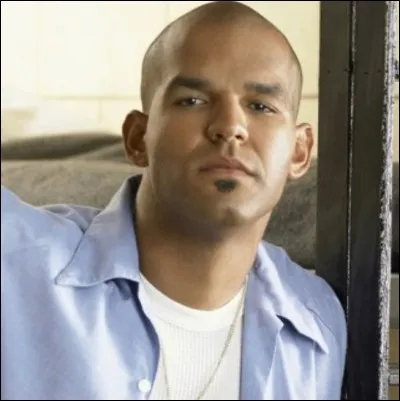 Comment s'appelle le cousin de Fernando Sucre ?