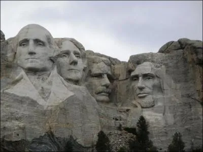 O se trouve le Mont Rushmore ?