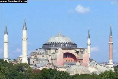 O se trouve la Basilique Sainte-Sophie ?