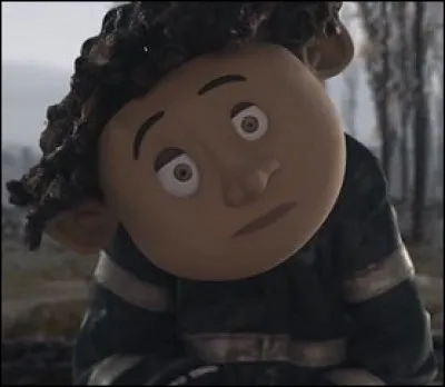 Quel est le nom de l'étrange garçon accompagné de son chat noir ?