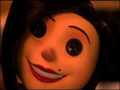 Grâce à qui l'autre mère arrive-elle à surveiller Coraline ?