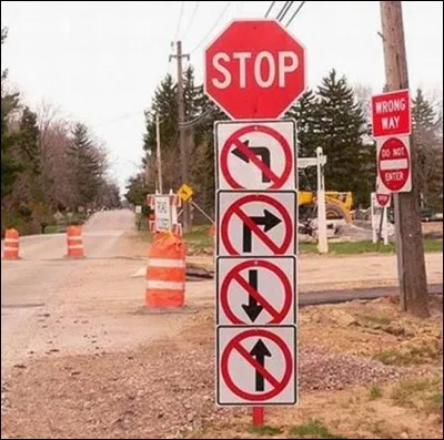 Jusqu'en 2012, quelle particularité avait le panneau 'Stop' dans Paris ?