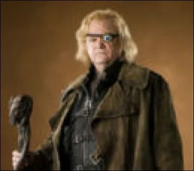 Comment se nomme ce professeur ?