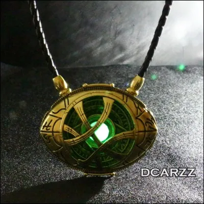 Comment s'appelle le collier que porte le docteur Strange autour du cou ?