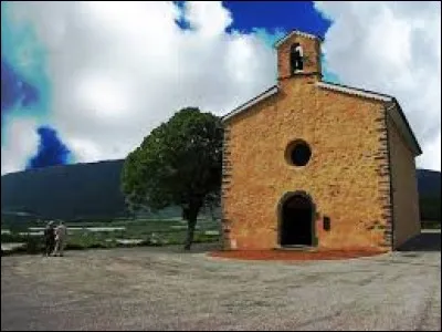 Sur cette image, vous avez la chapelle romane Sal&eacute;on. Village Haut-Alpin, dans la vall&eacute;e du Bu&euml;ch, il se situe en r&eacute;gion ...