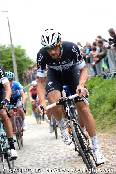 Comment s'appelle ce coureur ?