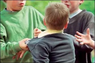 Que faites-vous si un homme se fait agresser dans la rue ?