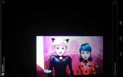 Pourquoi Marinette et Adrien sont en costume de Ladybug et Chat Noir ? (trop,trop mais trop envie de voir cet épisode )