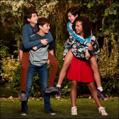 Quel personnage joue-t-elle dans la série "Andi Mack" ?