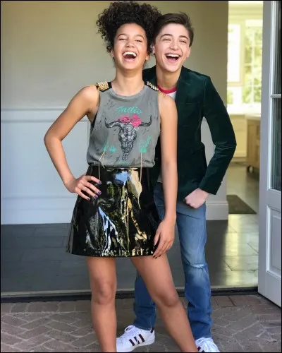 De qui est-elle amoureuse dans la série "Andi Mack" ?