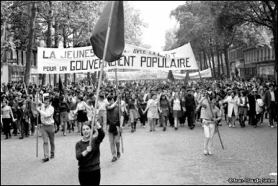 C'est, en fait, à l'appel de la CGT, la dernière grande manifestation du mouvement de mai 68. Elle réunit à Paris sans doute 800 000 personnes, le jour où de Gaulle a disparu. Quel jour se déroule cette manifestation ?