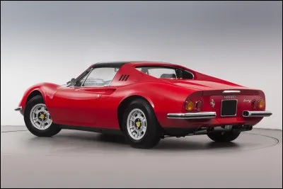 Quel est le modèle de cette Ferrari ?