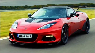 Quelle est la marque de cette voiture ?