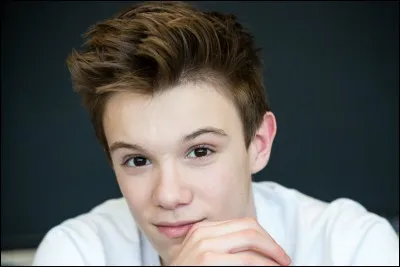 Comment se prénomme le manager de Lenni-Kim ?