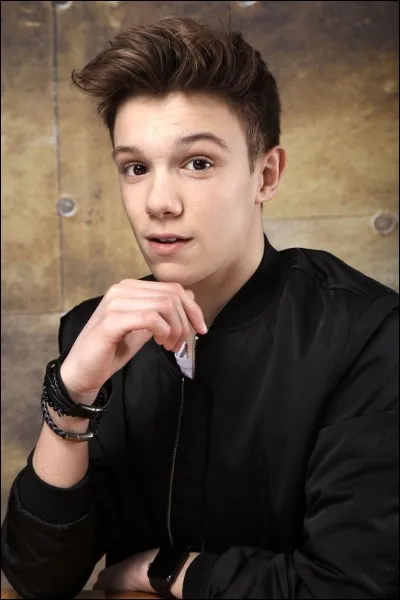 Serait-il possible que Lenni-Kim sorte un jour avec une de ses fans ?