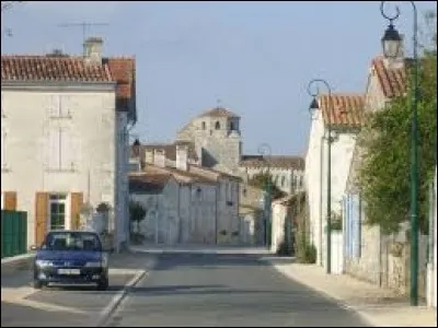 Nous sommes en Charente-Maritime, à Geay. Nous nous situons en région ...