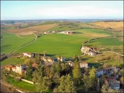 Petit village d'Occitanie, peuplé de 41 habitants, Saint-Élix-Séglan se situe dans le département ...