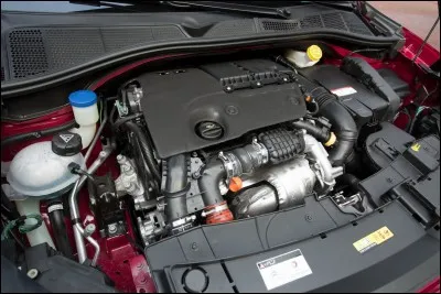 Quelle est la puissance du moteur BlueHDi de la gamme C4 Cactus ?