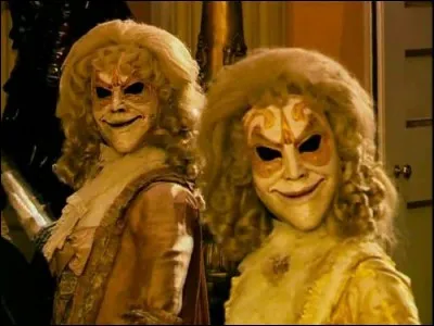 Je suis le masque de visiteurs étrangers à la planète, dans cet épisode remarquable de Dr Who. Quel "docteur Who" (quel acteur) va réussir à déjouer le plan de mes porteurs ?