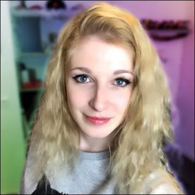 Comment s'appelle cette youtubeuse ?