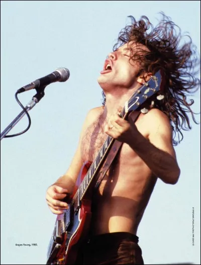 En quelle année a été prise cette photo d'Angus Young ?