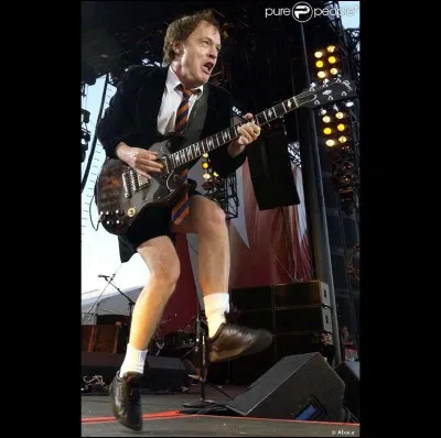 Quel chanteur a été évincé du groupe en 1974 ?