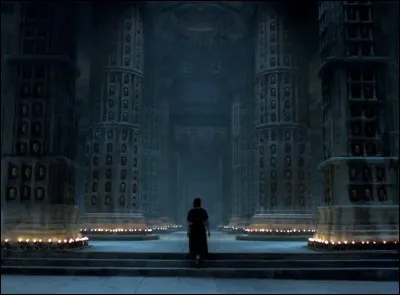 Je suis tous les masques d'Arya Stark, fille du Nord, dans Game of thrones. Je fais un apprentissage qui va me permettre de noyer mon identité en des milliers d'autres, au sein d'une confrérie nommée... ?