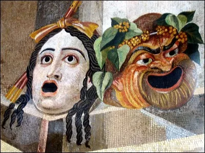Je suis le masque de l'acteur grec antique, sans lequel pas de théâtre. On ignore l'origine du port du masque, mais il tient plusieurs rôles, dont...