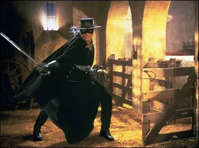 Je suis le masque de l'un des plus célèbres personnages masqués, le justicier Zorro. Sous ce simple loup, il est curieux que ses ennemis ne le reconnaissent pas. Zorro est-il une création de scénariste ou est-il d'abord un personnage de littérature ?