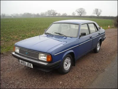 Quelle est cette voiture des années 1980 ?