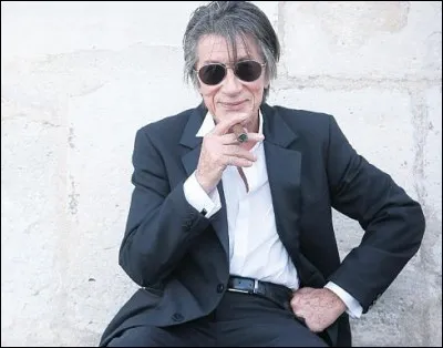 Dans la chanson de Dutronc, la fille du Père-Noël s'appelle Marie-Noëlle et lui comment s'appelle-il ?