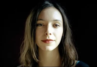 Quel chanteur a créé une chanson dédiée à sa fille 'Lola' ?