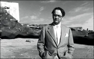 Raymond Chandler est :