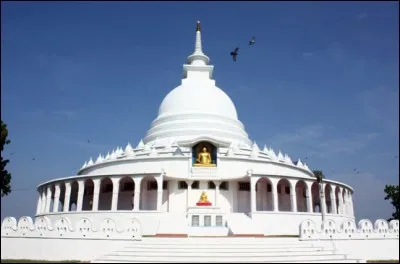 Où se trouve la pagode de la Paix d'Ampara ?