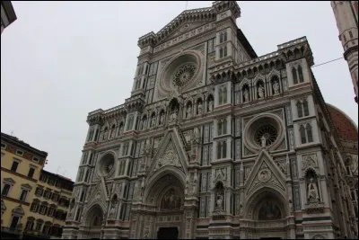 Quelles sont les personnes inhumées à Santa Croce ?