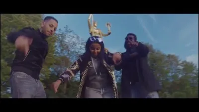 Quelle est l'une des chansons qu'elle a écrite ?