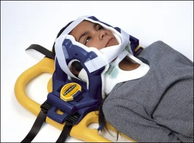 Que faut-il faire lors d'un traumatisme de la colonne vertébrale ?