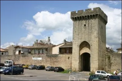 La marque de cette voiture est une ville de la Gironde 33410 !
Et le modèle, le barbier espagnol d'un opéra très connu de Gioachino Rossini.