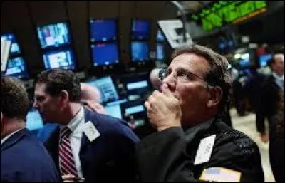 Cette année-là, une crise bancaire et financière fait vaciller l'économie mondiale...