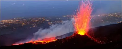 L'Etna est un volcan d'Espagne.