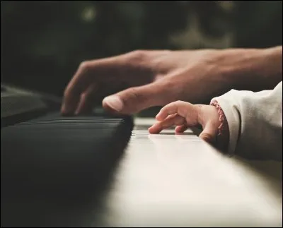 On dit que le piano est un instrument polyphonique. Qu'est-ce que cela signifie ?