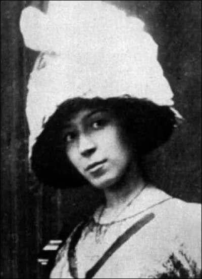 Marie Laurencin est :