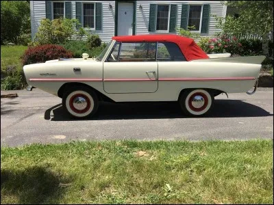 Quelle est cette voiture-bateau ?