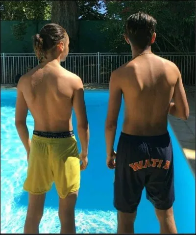 Comment s'appelle leur petit frère ?