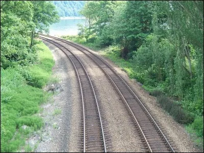 Un train ne peut rouler qu'avec des ra...s.