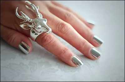 Le mot "MAIN" ne signifie pas du tout "main", mais il veut dire... ?