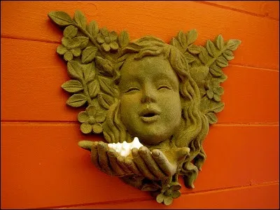 Le mot "SENSIBLE" ne fait pas de vous une personne "sensible", car il signifie... ?