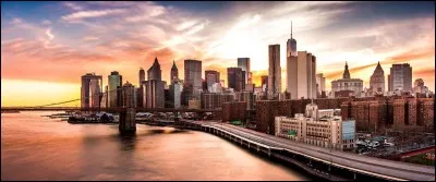 Où se passe l'histoire du dernier roman apporté à Antonio ?